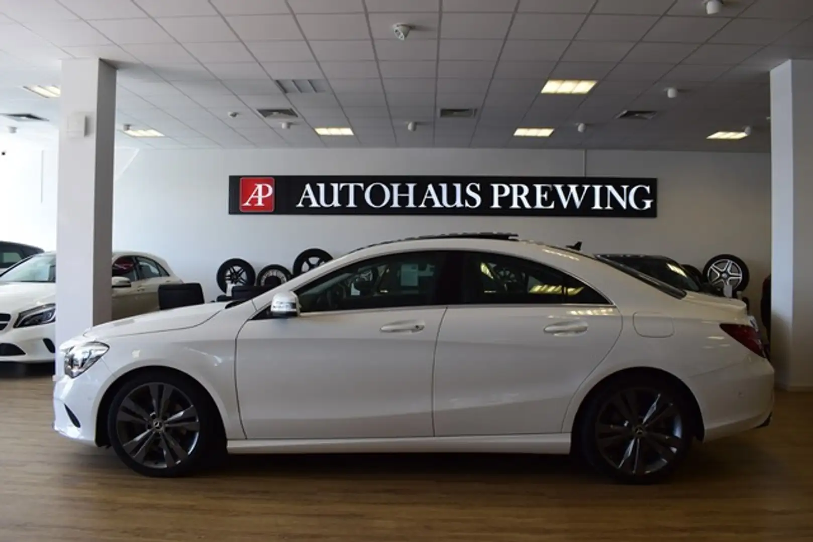 Mercedes-Benz CLA 200 URBAN NAVI/ PANO/ LED/ KAMERA/ 2.BESITZ Blanc - 2