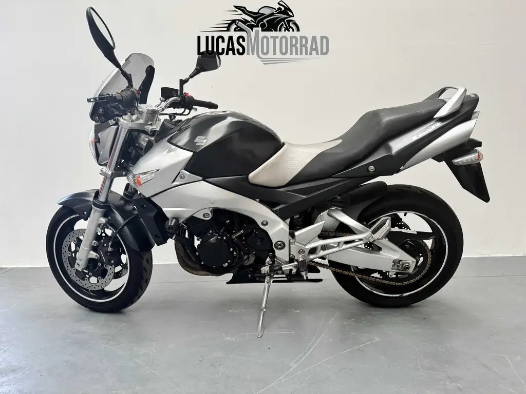 Suzuki GSR 600