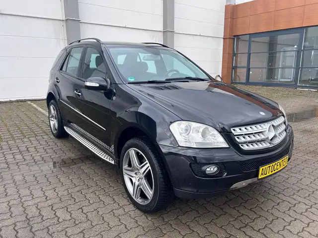 Mercedes-Benz ML 280 CDI 4Matic 7G*20"AMG FELGEN*PDC*NAVI*LEDER