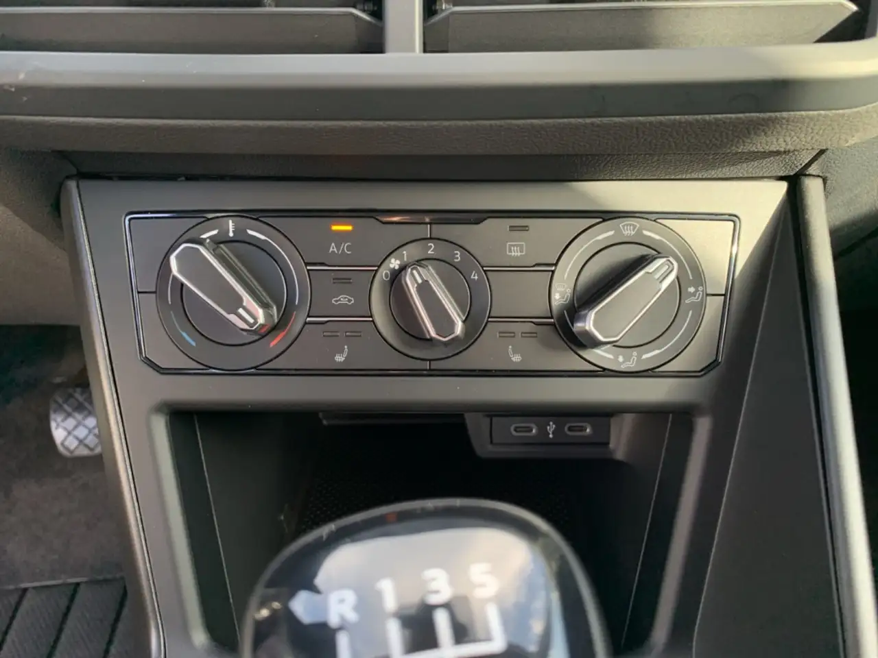 Volkswagen Polo VI 1.0+Klimaanlage+LED+FSE+el.Fensterheber 12