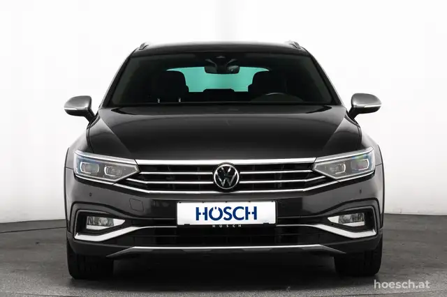 Volkswagen Passat view 2