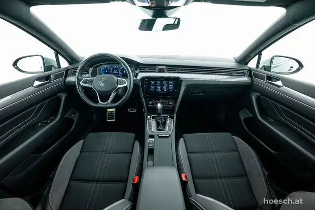 Volkswagen Passat view 5
