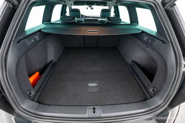 Volkswagen Passat view 8