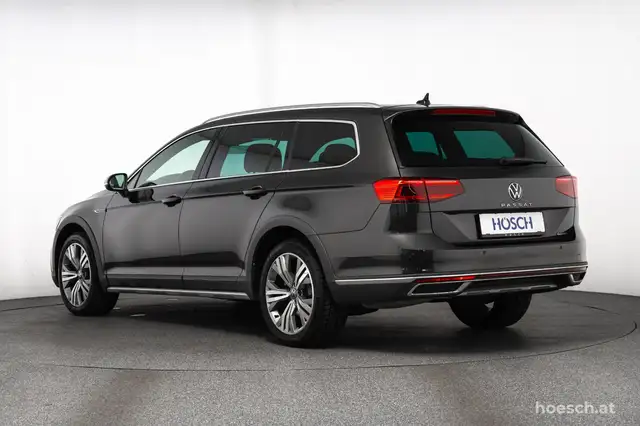Volkswagen Passat view 4