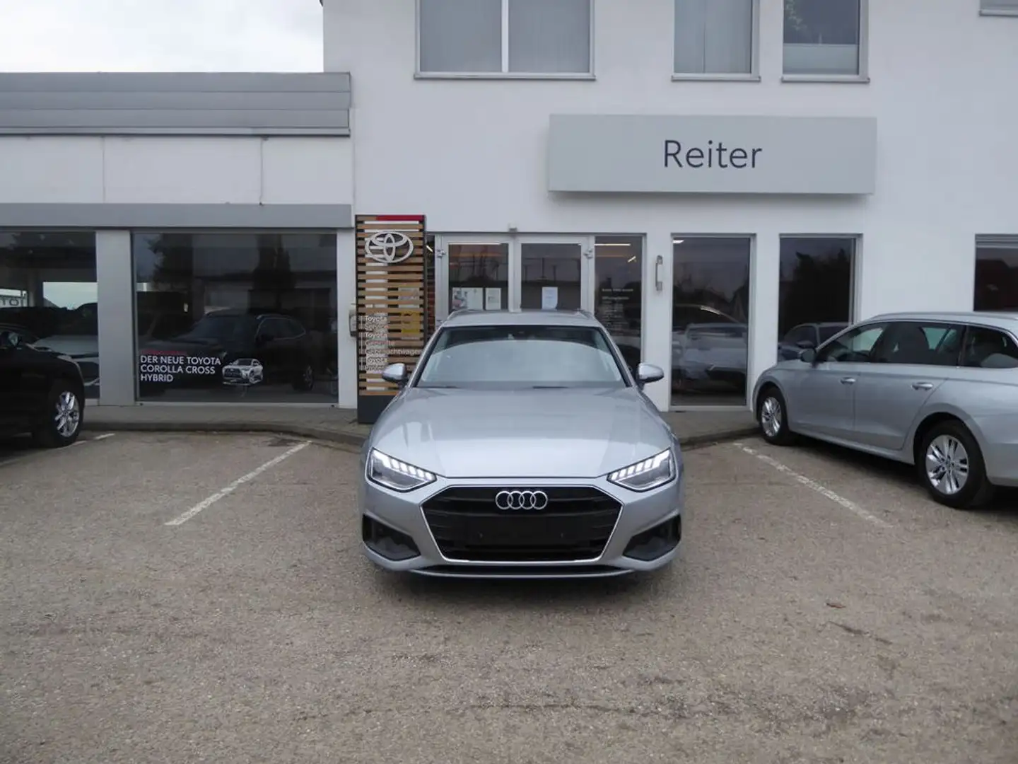 Audi A4 Avant 30 TDI S-tronic *LED*LEDER*NAVI* Silber - 1