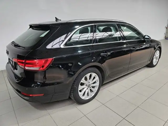 Audi A4 Avant view 7