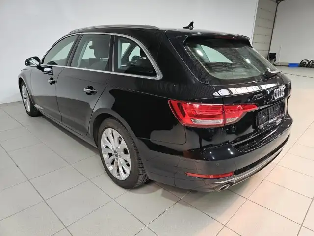 Audi A4 Avant view 8