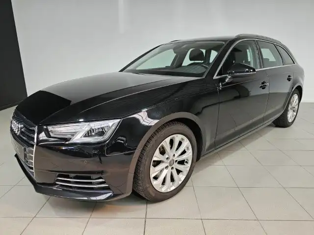 Audi A4 Avant view 5