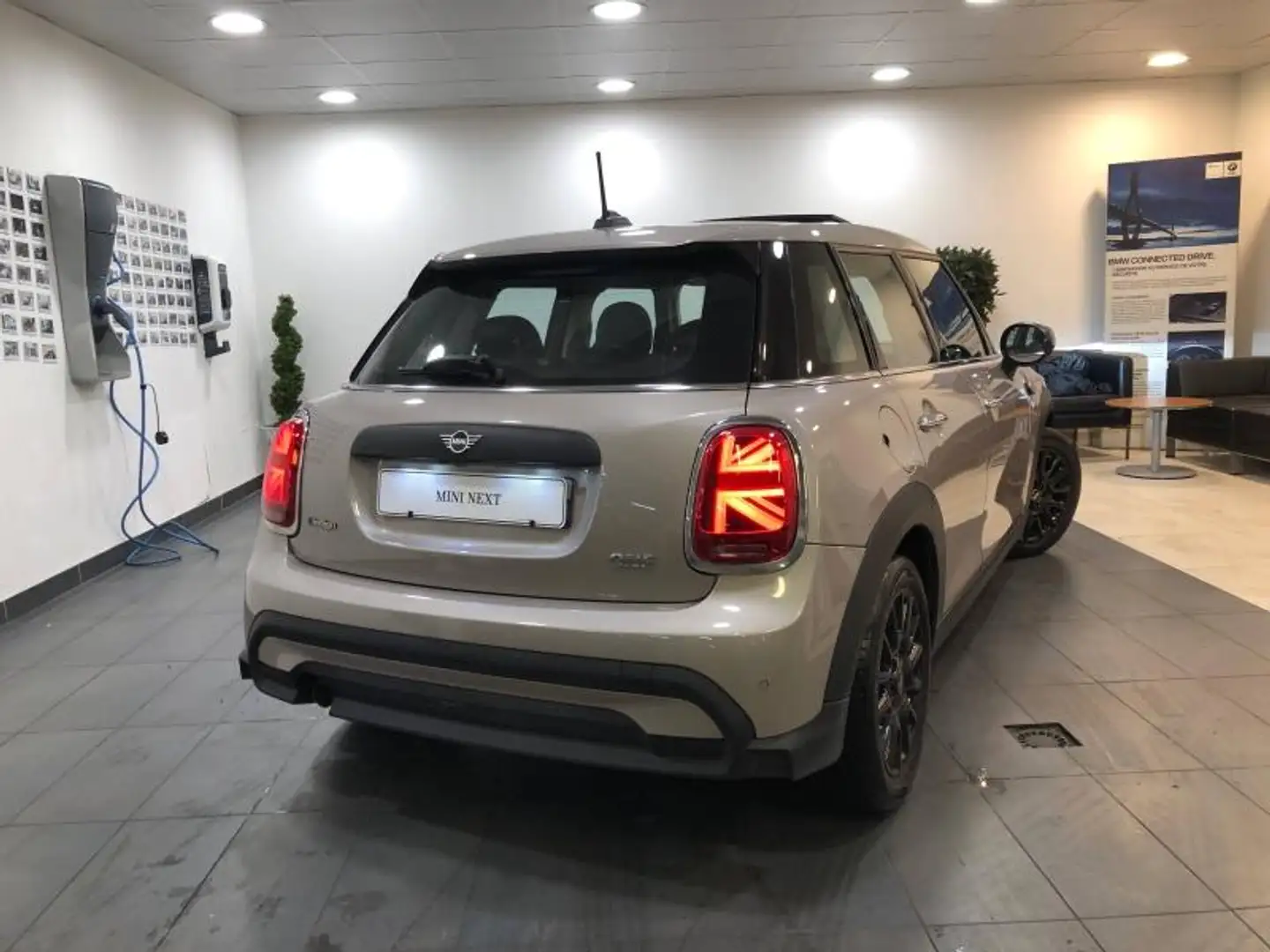 MINI One One 102ch Edition Camden BVA7 Gris - 2