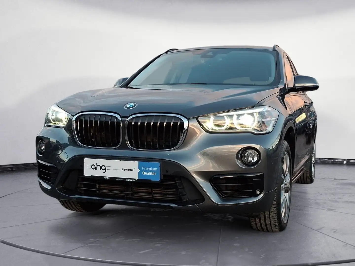 BMW X1 xDrive20i Sport Line Steptronic AHK Head Up S Grau - 2