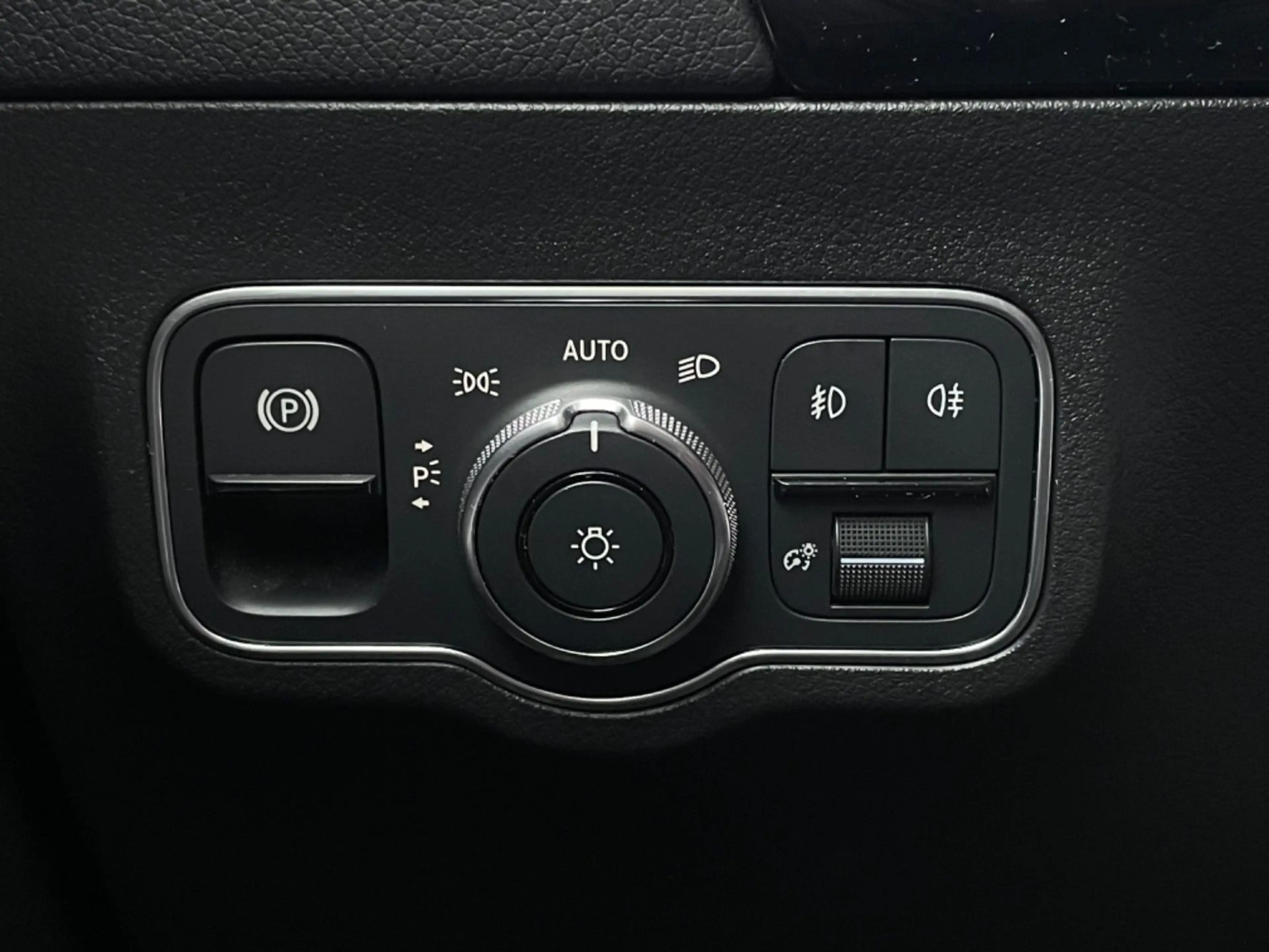 Mercedes-Benz GLA 220 d 4Matic*PANORAMA*360°KAMERA* — photo 12