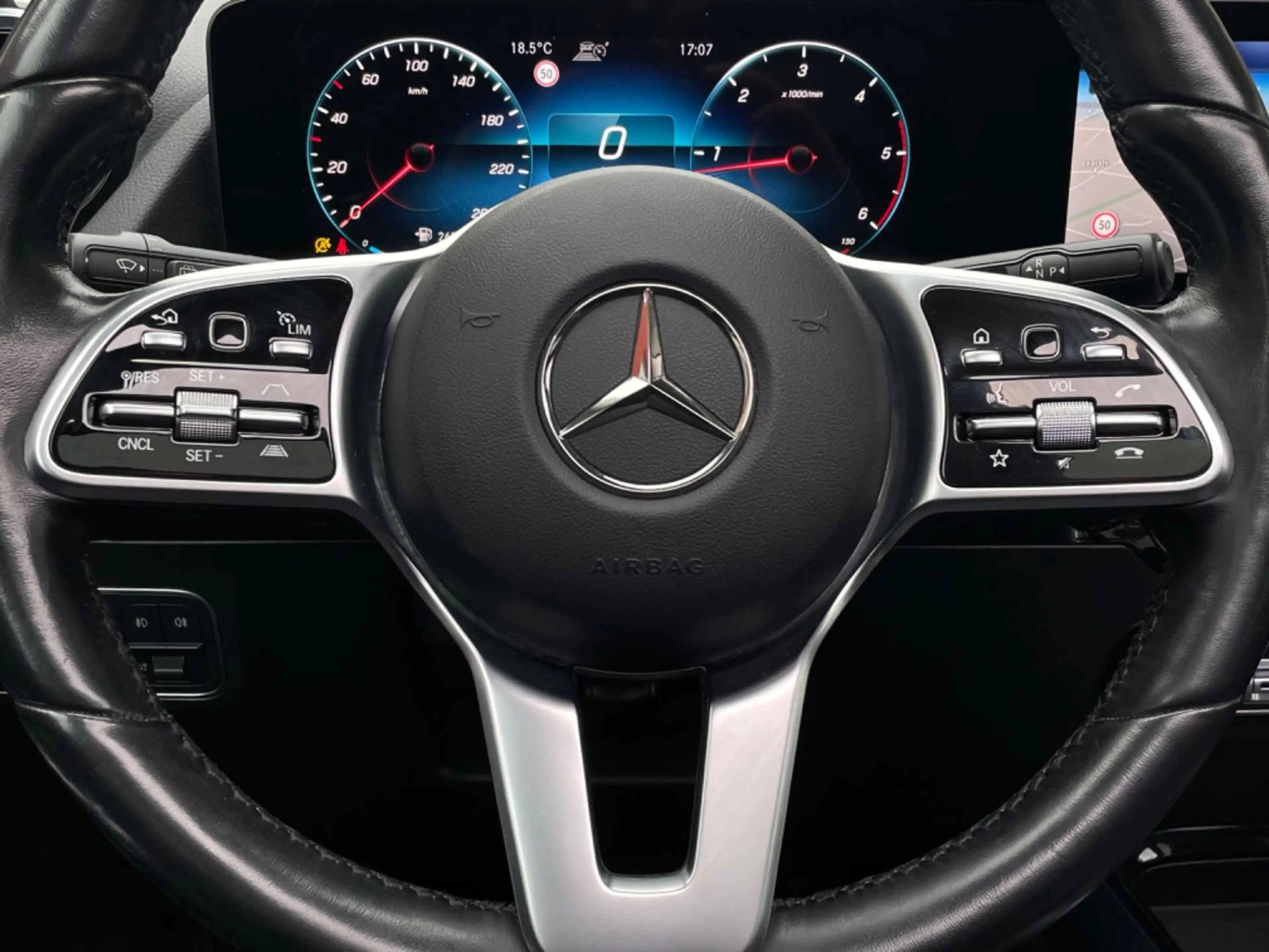 Mercedes-Benz GLA 220 d 4Matic*PANORAMA*360°KAMERA* — photo 14