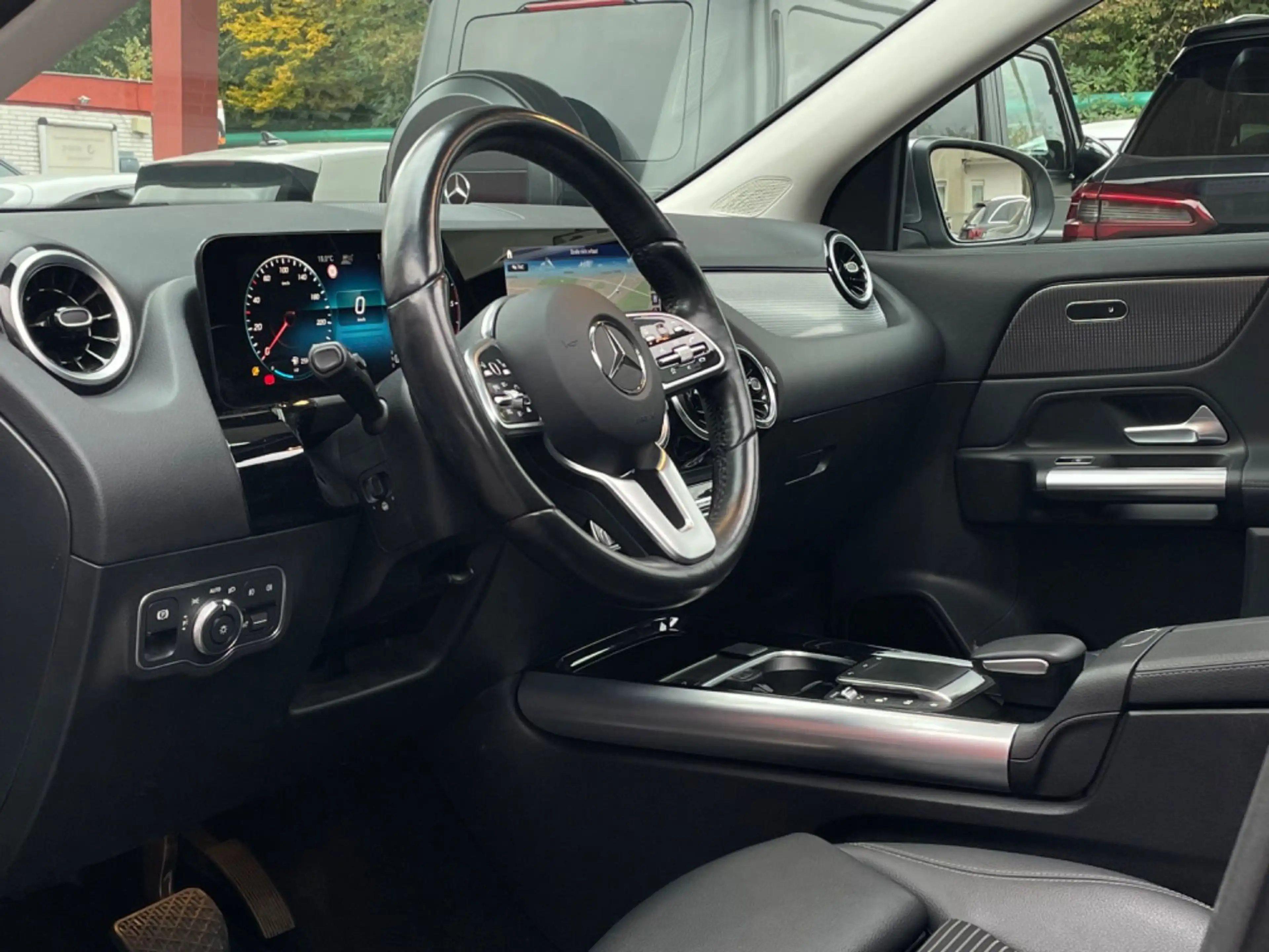 Mercedes-Benz GLA 220 d 4Matic*PANORAMA*360°KAMERA* — photo 10