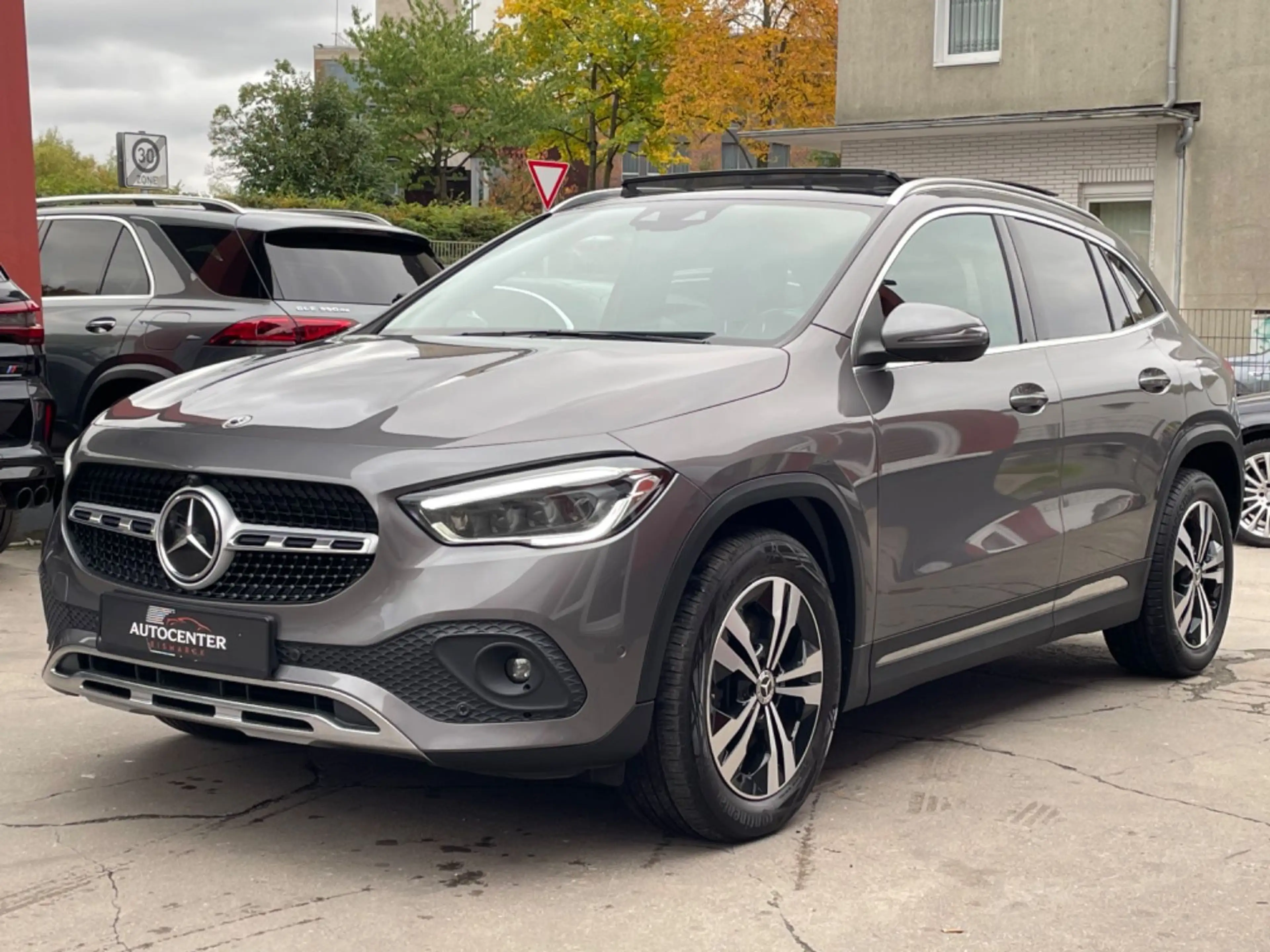 Mercedes-Benz GLA 220 d 4Matic*PANORAMA*360°KAMERA* — photo 4