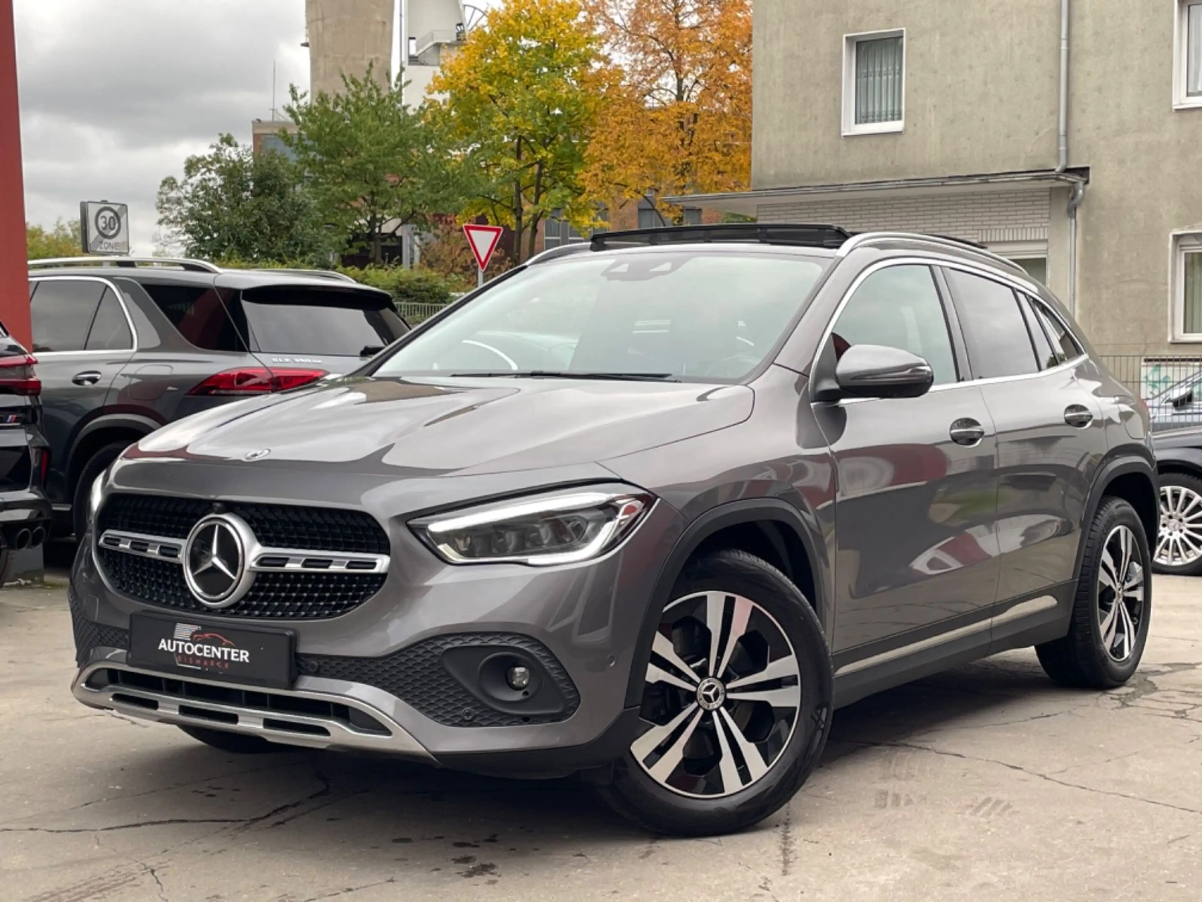 Mercedes-Benz GLA 220 d 4Matic*PANORAMA*360°KAMERA*