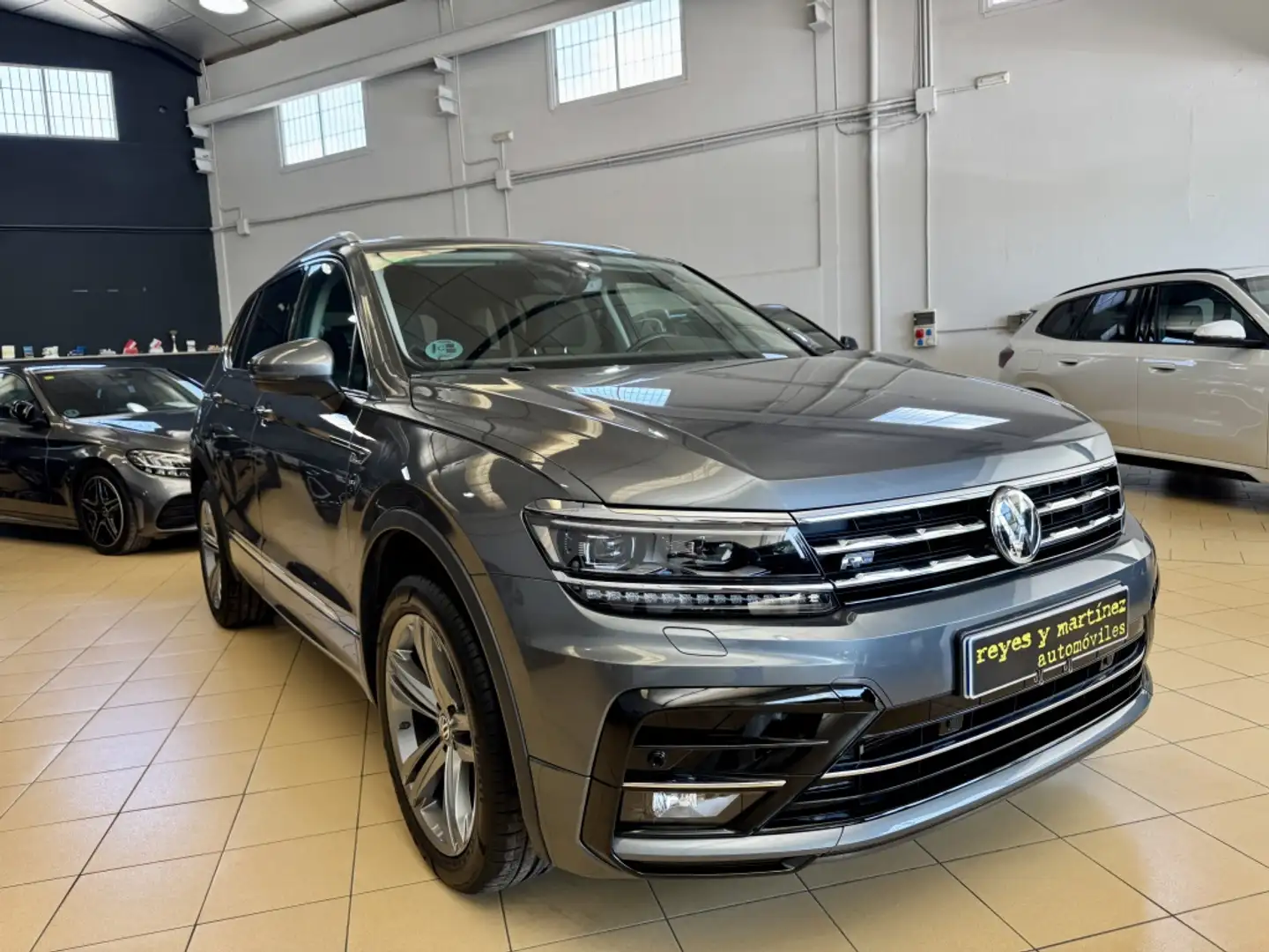 Volkswagen Tiguan Allspace 2.0TDI Advance DSG 110kW Gris - 2