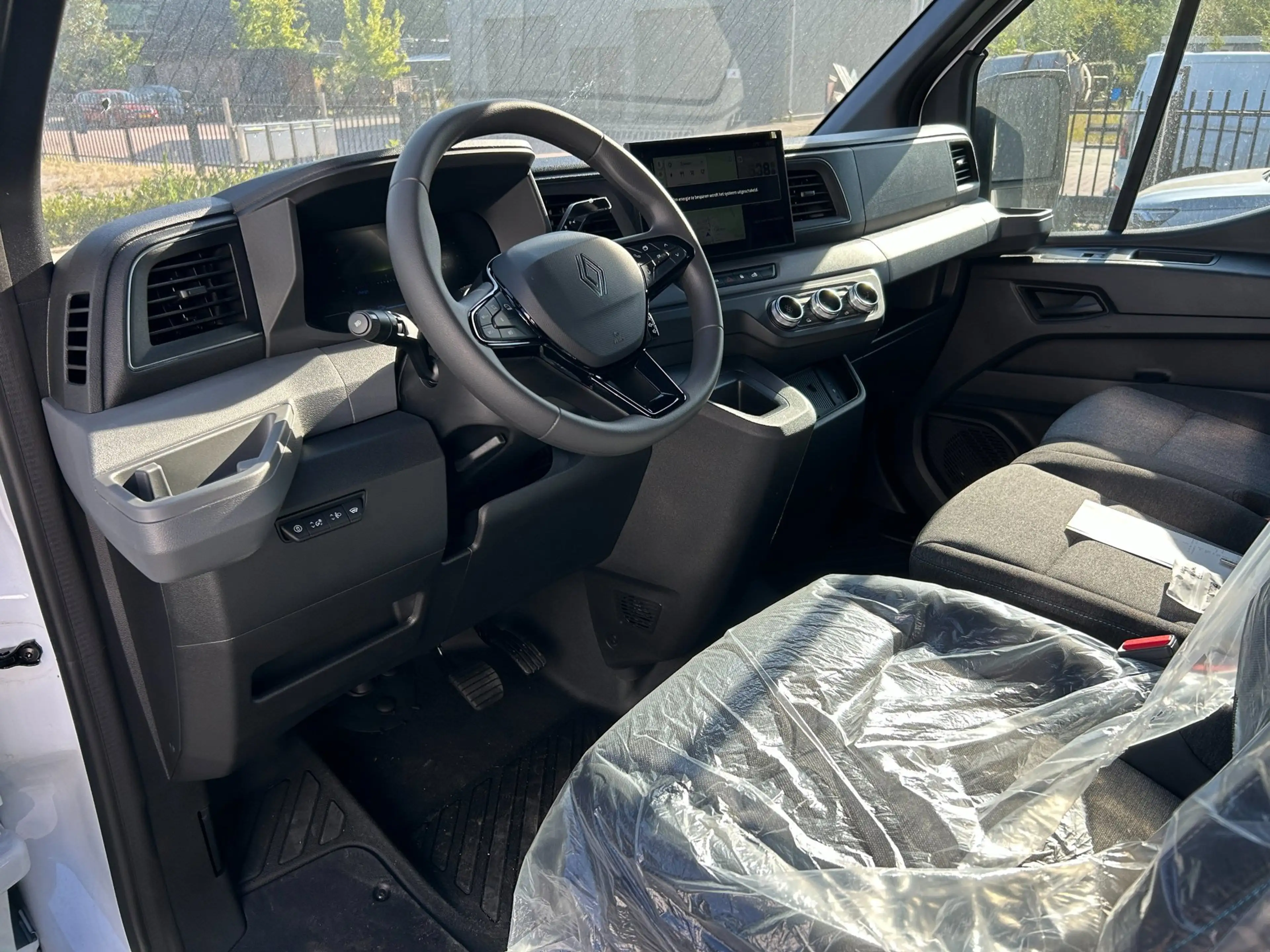 Renault Master E-TECH T35 L2H2 Long range Extra 87kWh|AC11kW|DC13 — photo 5