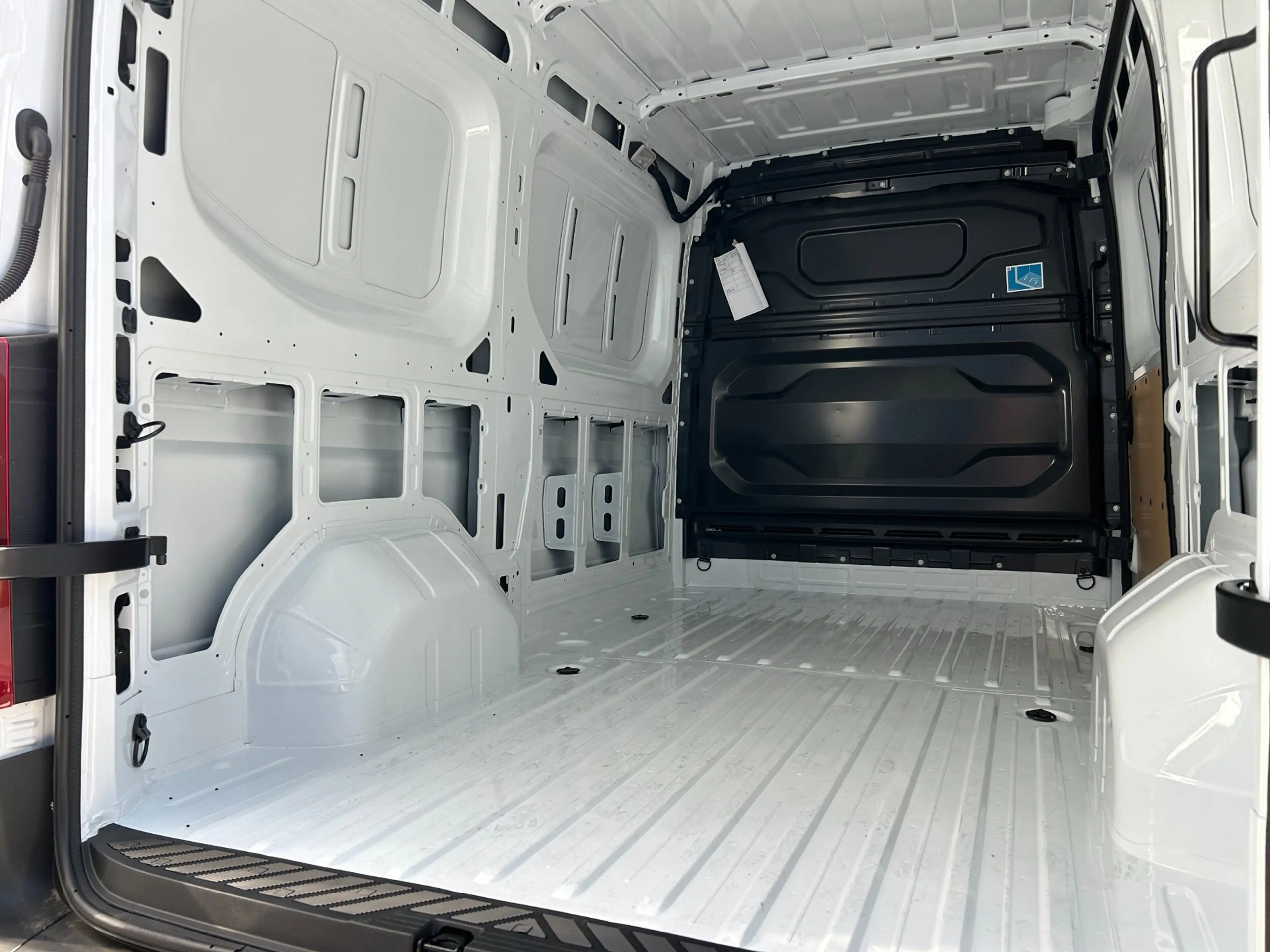 Renault Master E-TECH T35 L2H2 Long range Extra 87kWh|AC11kW|DC13 — photo 4