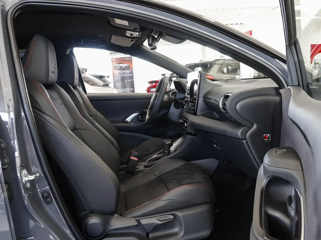 Toyota Yaris 1.5 Hybrid GR Sport SERVO ABS ESP, миниатюра 5