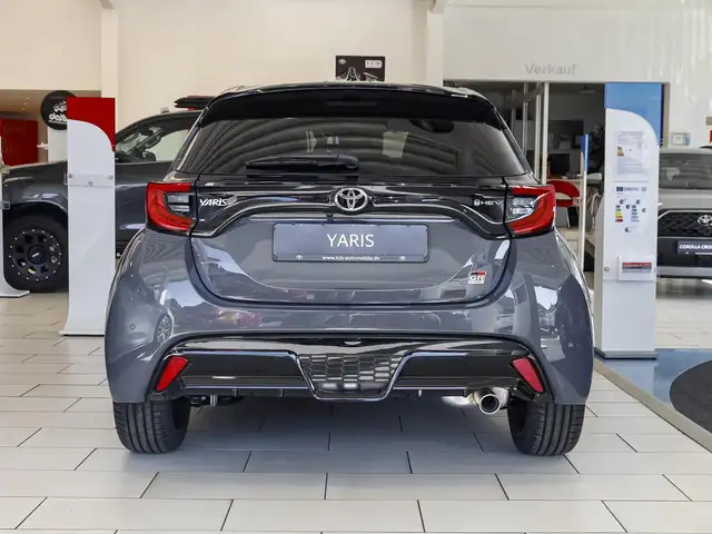 Toyota Yaris view 3