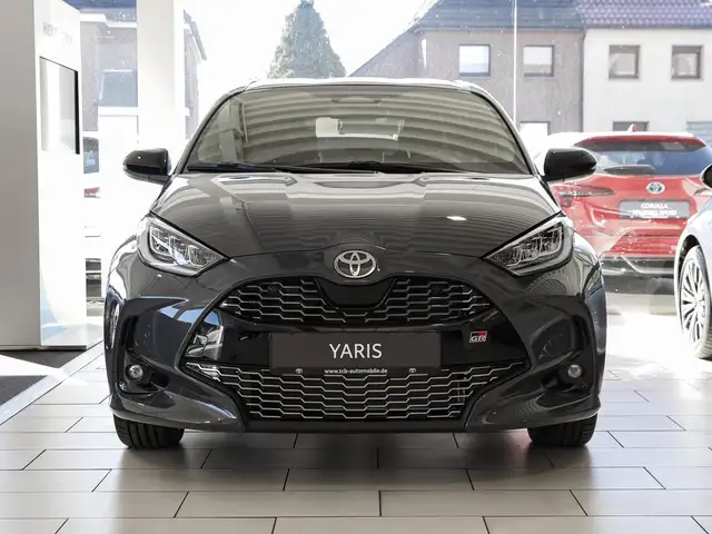 Toyota Yaris view 4