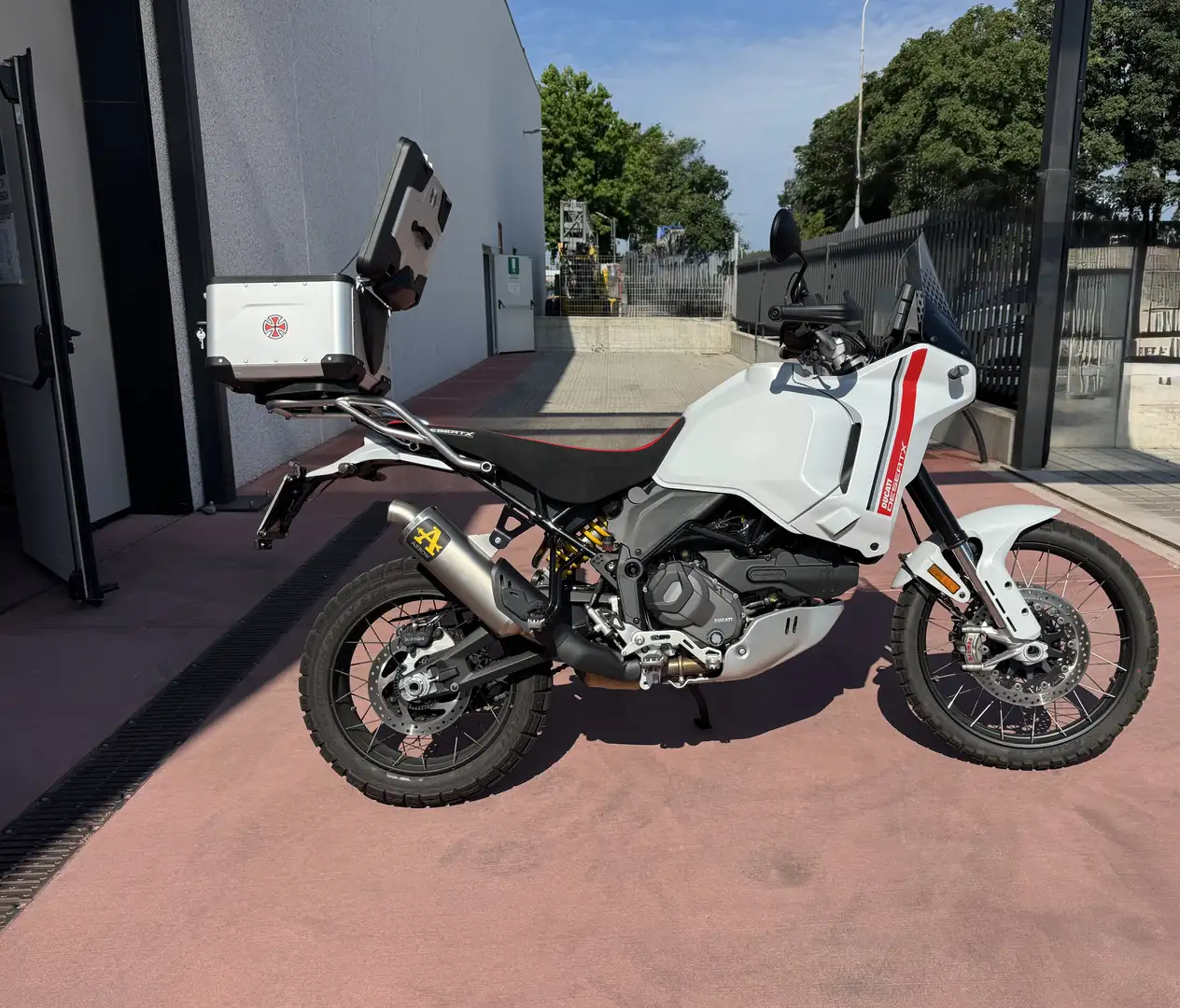 Ducati DesertX Biały - 1