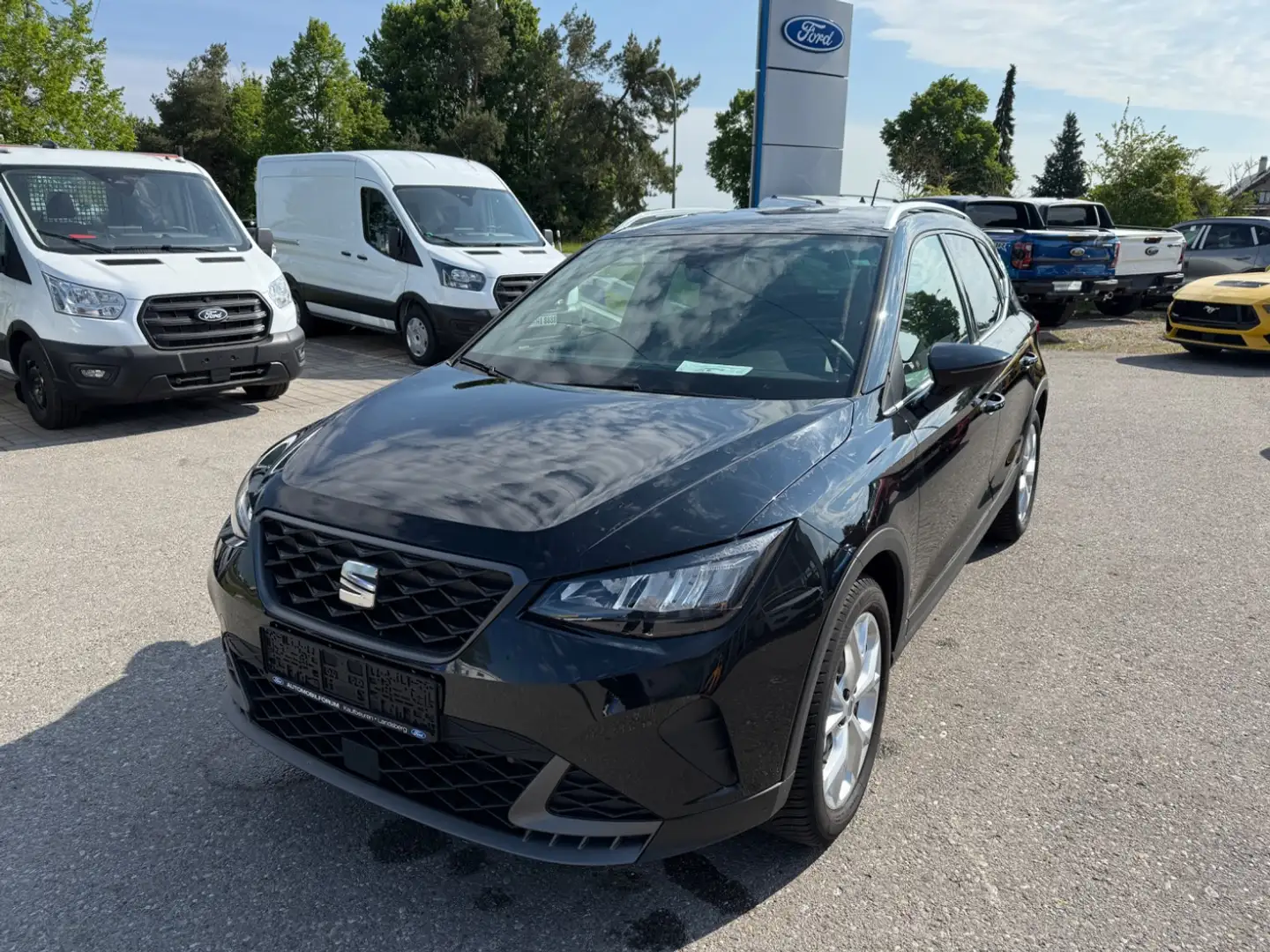 SEAT Arona 1.0 TSI FR LED Navi KlimaA SpurH Schwarz - 2