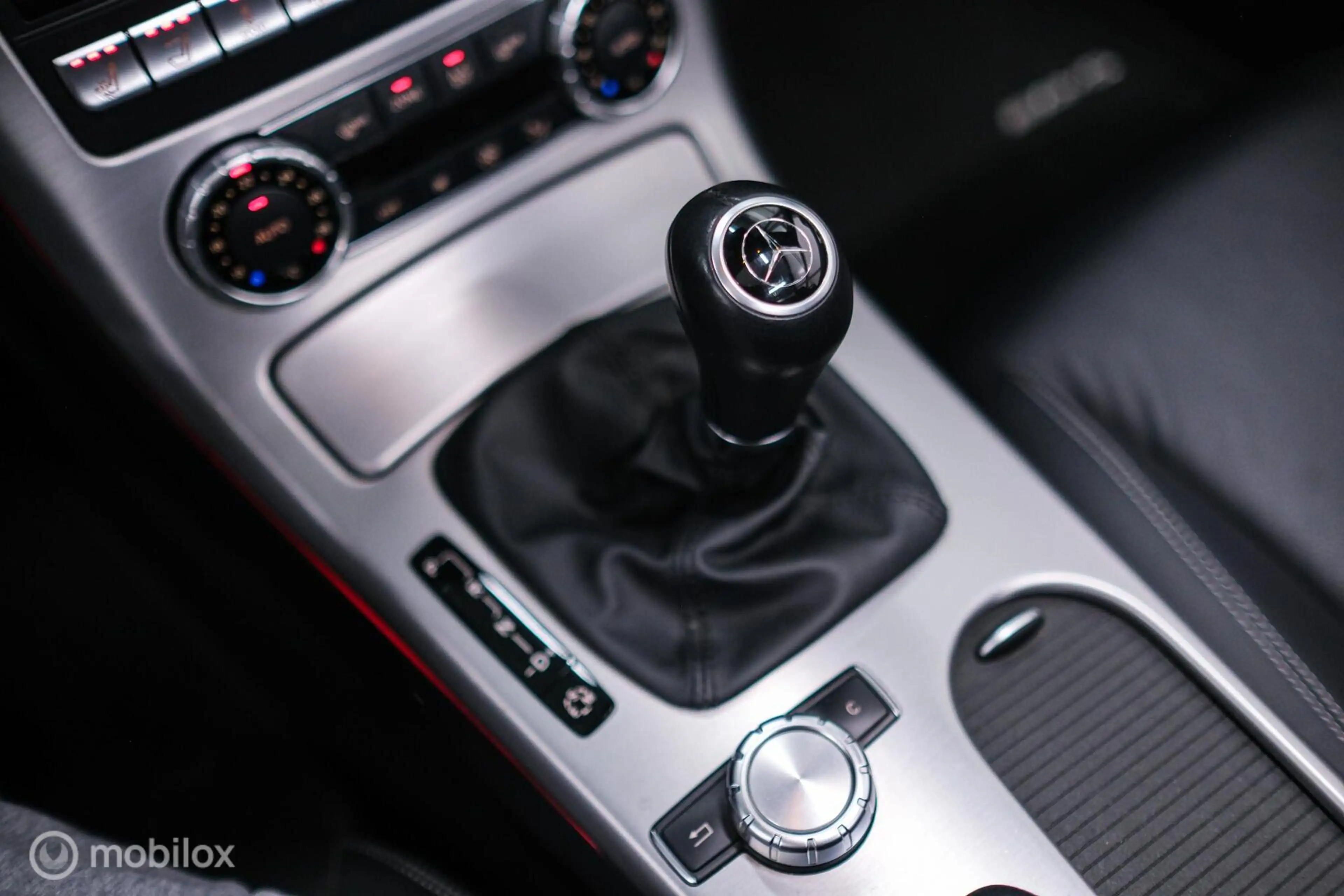 Mercedes-Benz SLK 350 AMG Line 306 PK | Panorama | Airscarf | Sportonder — photo 17