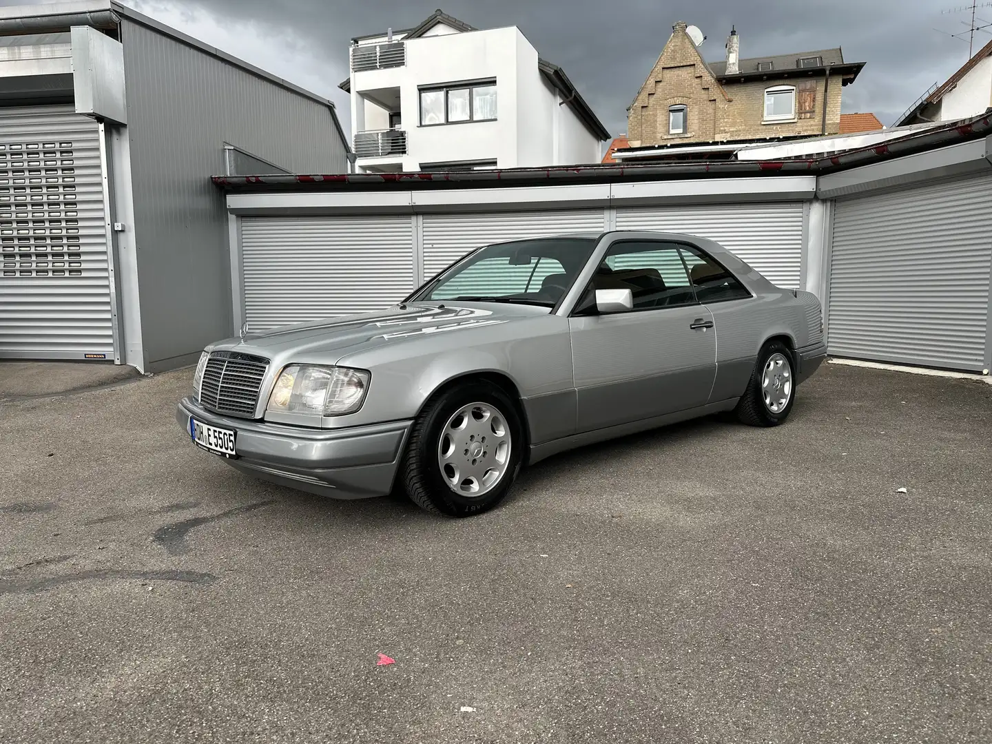 Mercedes-Benz E 200 E200 coupe Gümüş rengi - 1