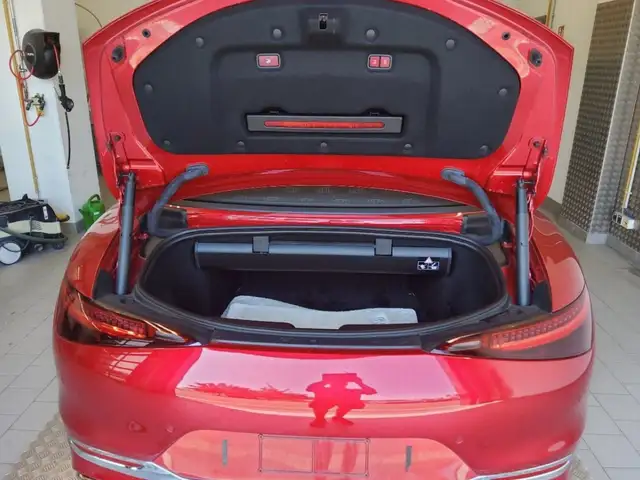 Mercedes-Benz SL view 4