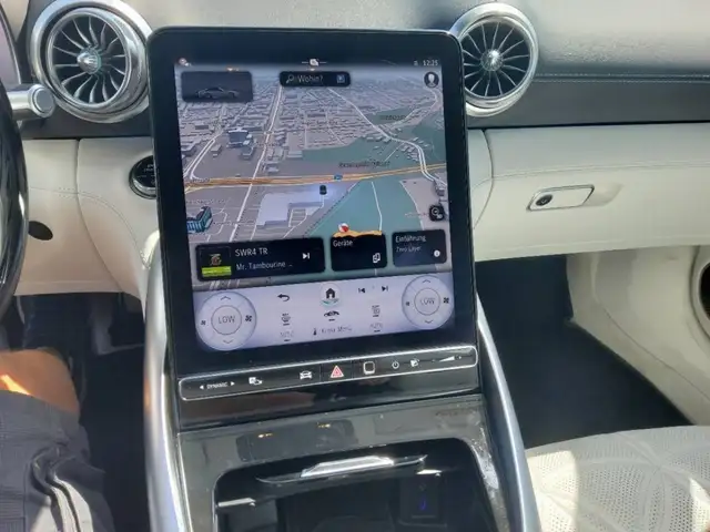 Mercedes-Benz SL view 11
