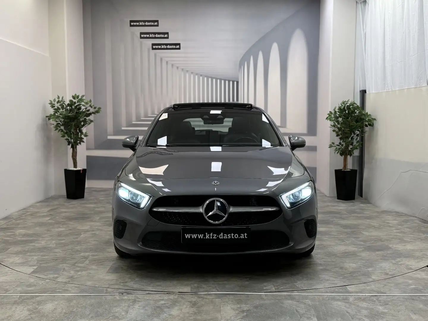 Mercedes-Benz A 180 _DCT__PANORAMA__RFK__ Grau - 2