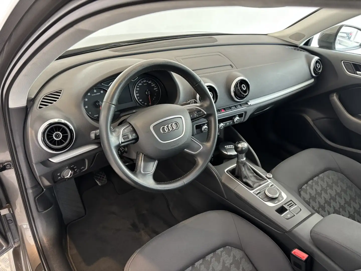 Audi A3 Sportback 1.2 TFSI Adrenalin S-Line, NL-auto Gris - 2