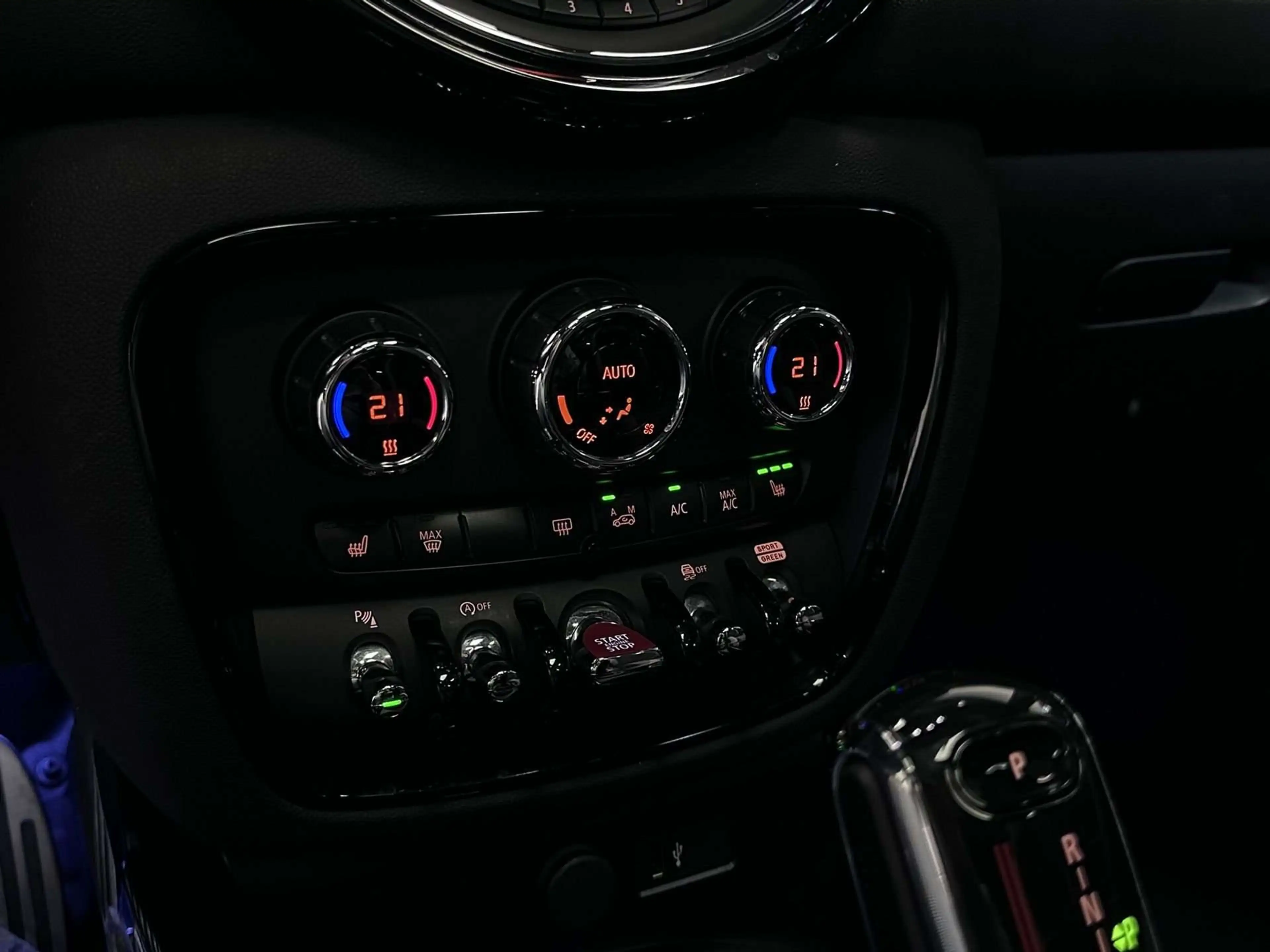 MINI John Cooper Works Clubman 2.0i*AUT*ALL4*PANO*CARPLAY*H/K*306 PK!!!* — photo 27