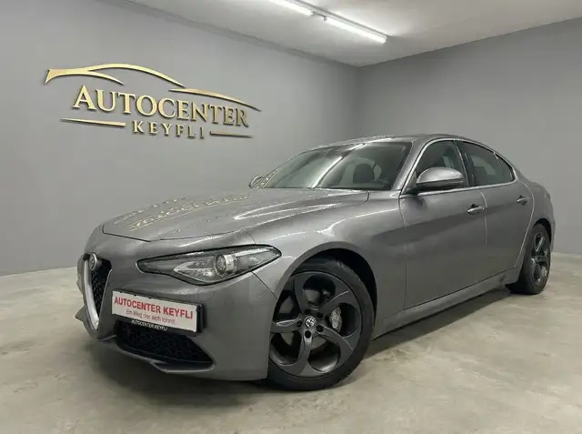 Alfa Romeo Giulia Super 2,2*AUTOMATIK*NAVI*LEDER*KAMERA