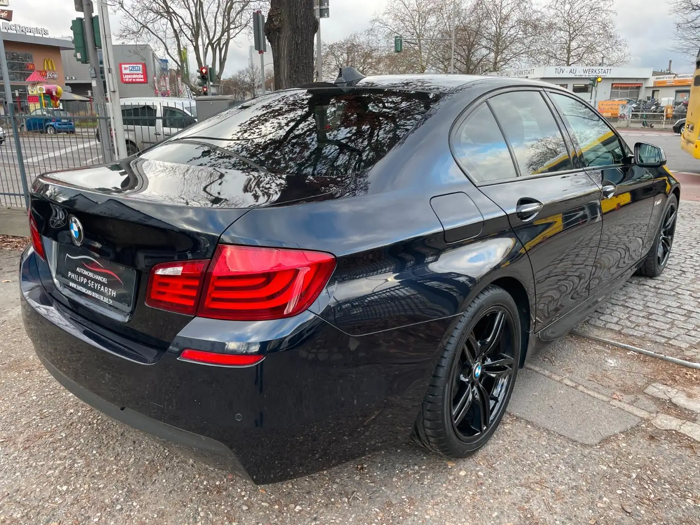 BMW 520 iA Lim.*M-SPORTPAKET*AUT.*LEDER*NAVI*XENON* Black - 2