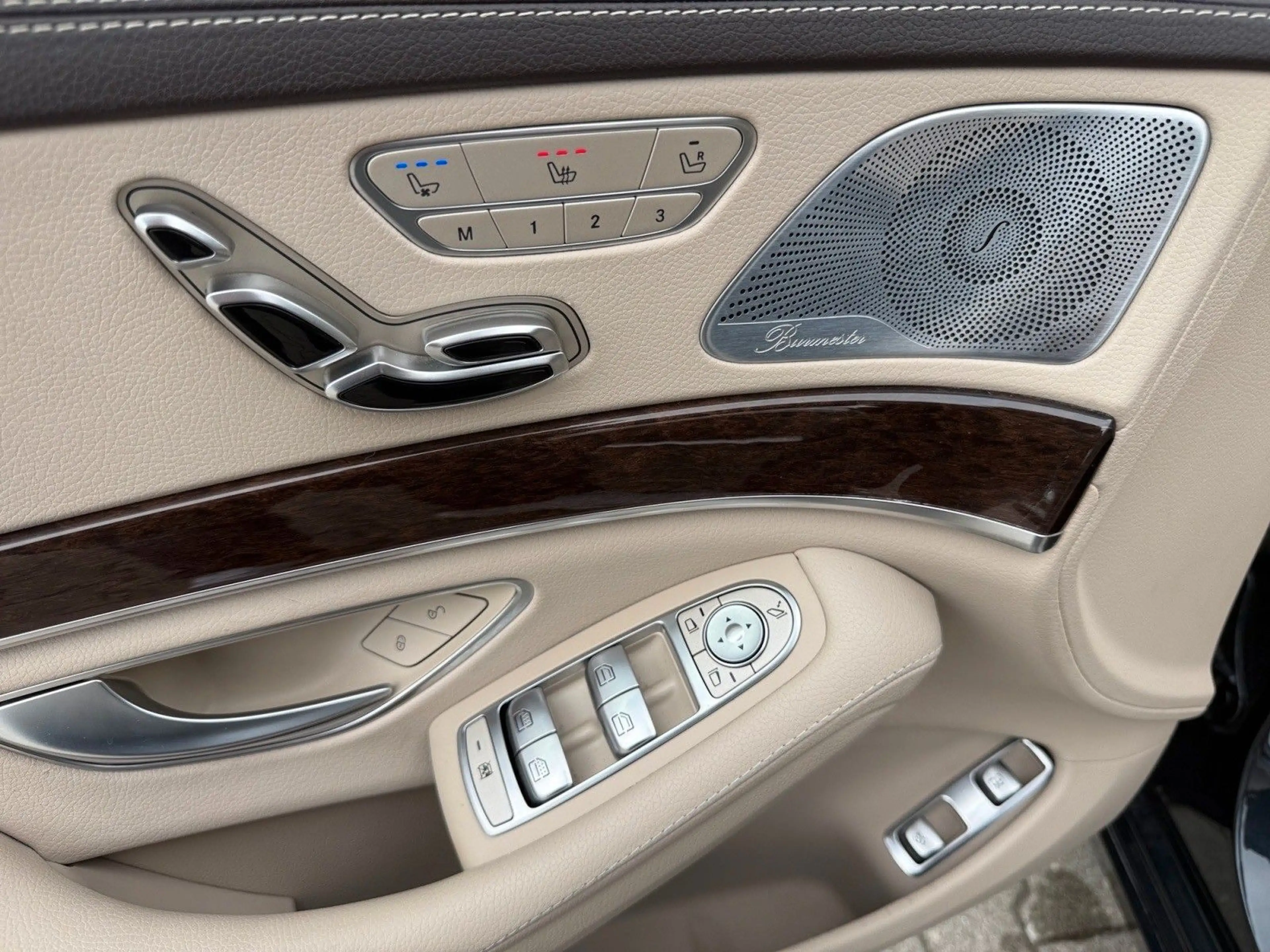 Mercedes-Benz S 560 e L — photo 13