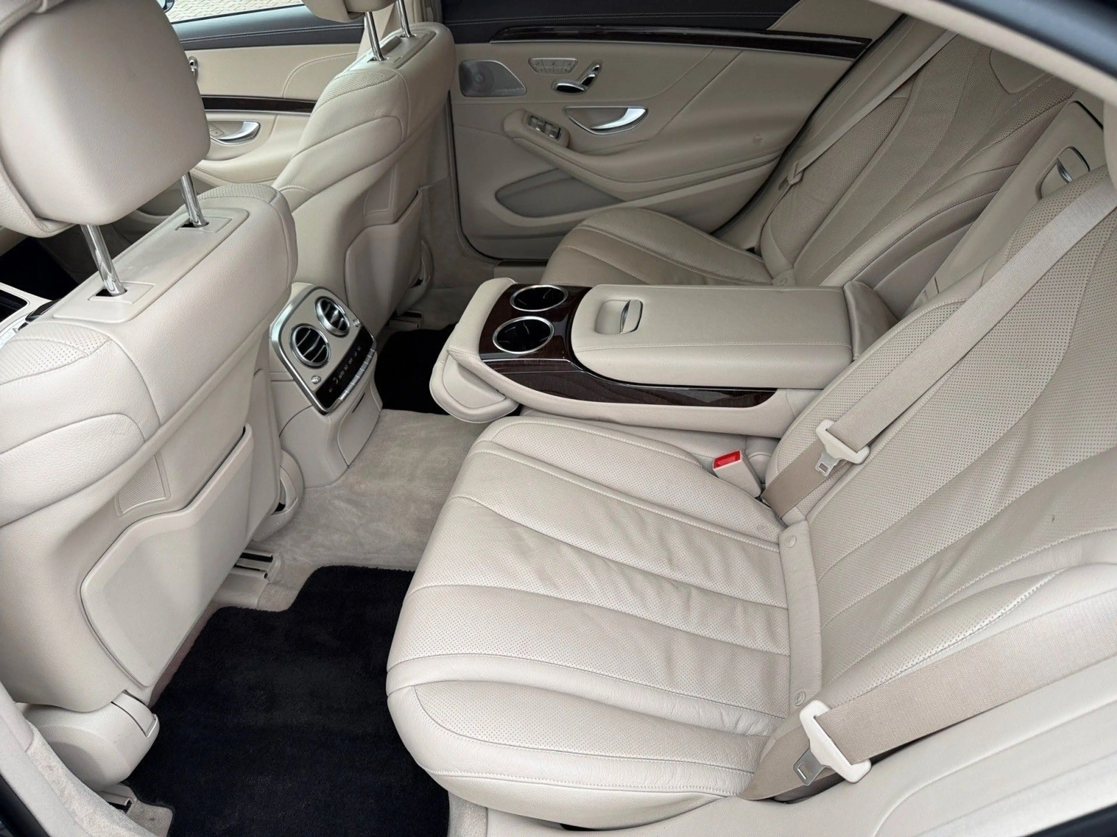 Mercedes-Benz S 560 e L — photo 14