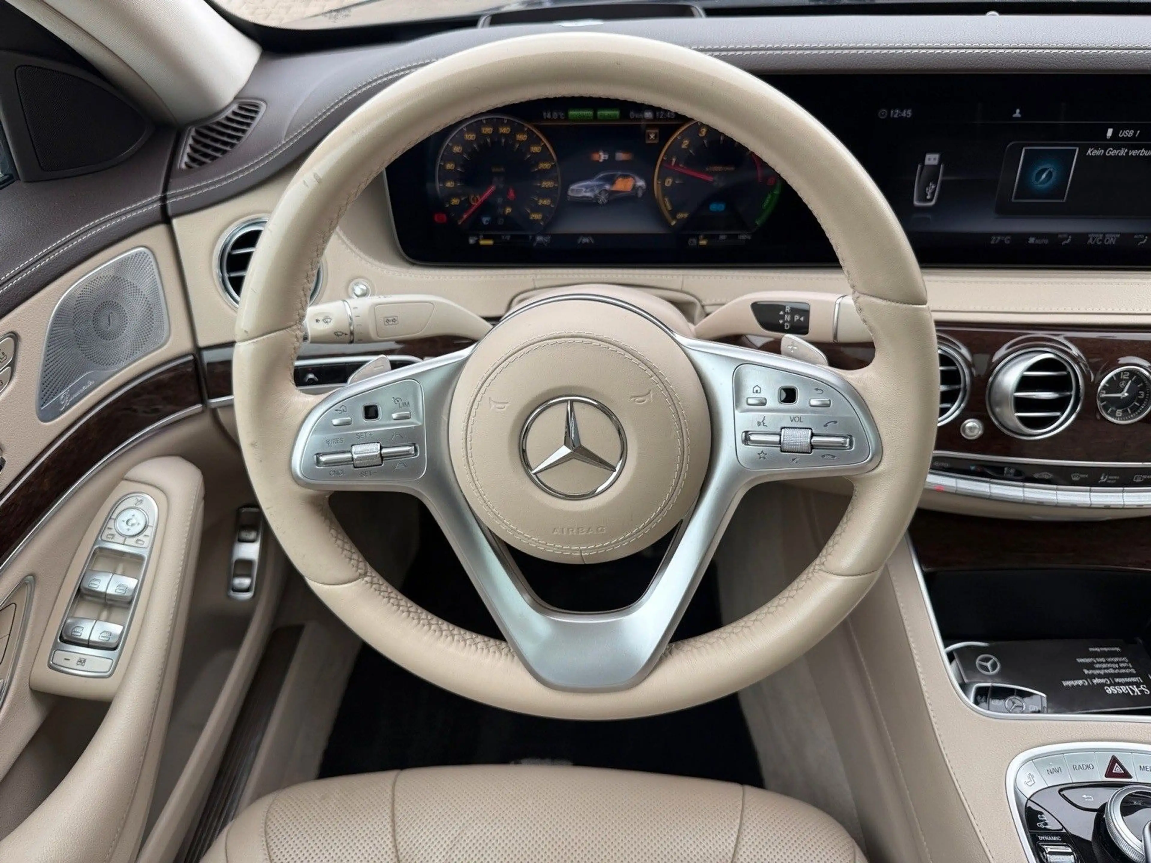 Mercedes-Benz S 560 e L — photo 12