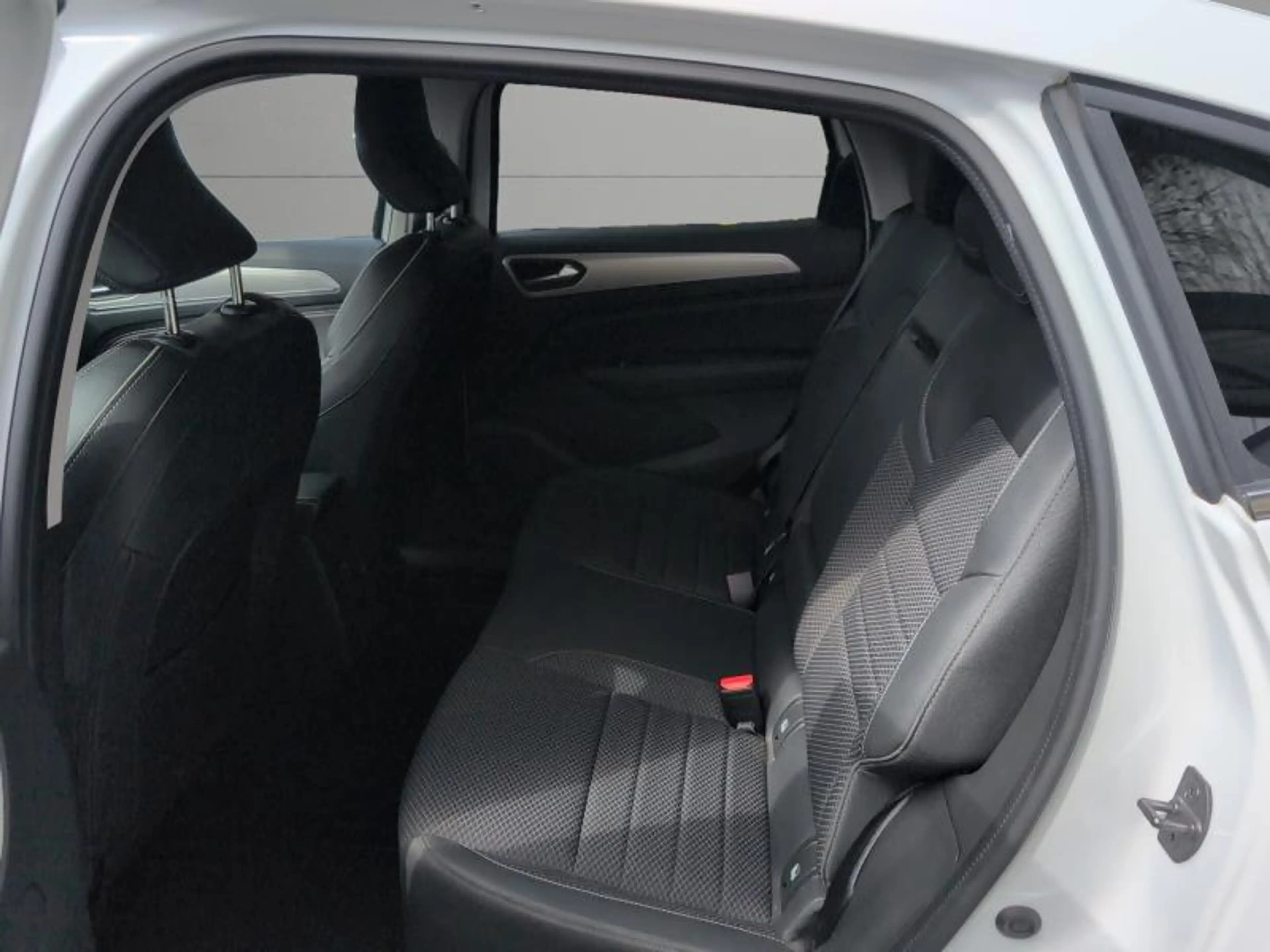 Renault Arkana 1.6E-Tech 145cv Blanc B.Auto 04/22 Airco CarPlay — photo 9