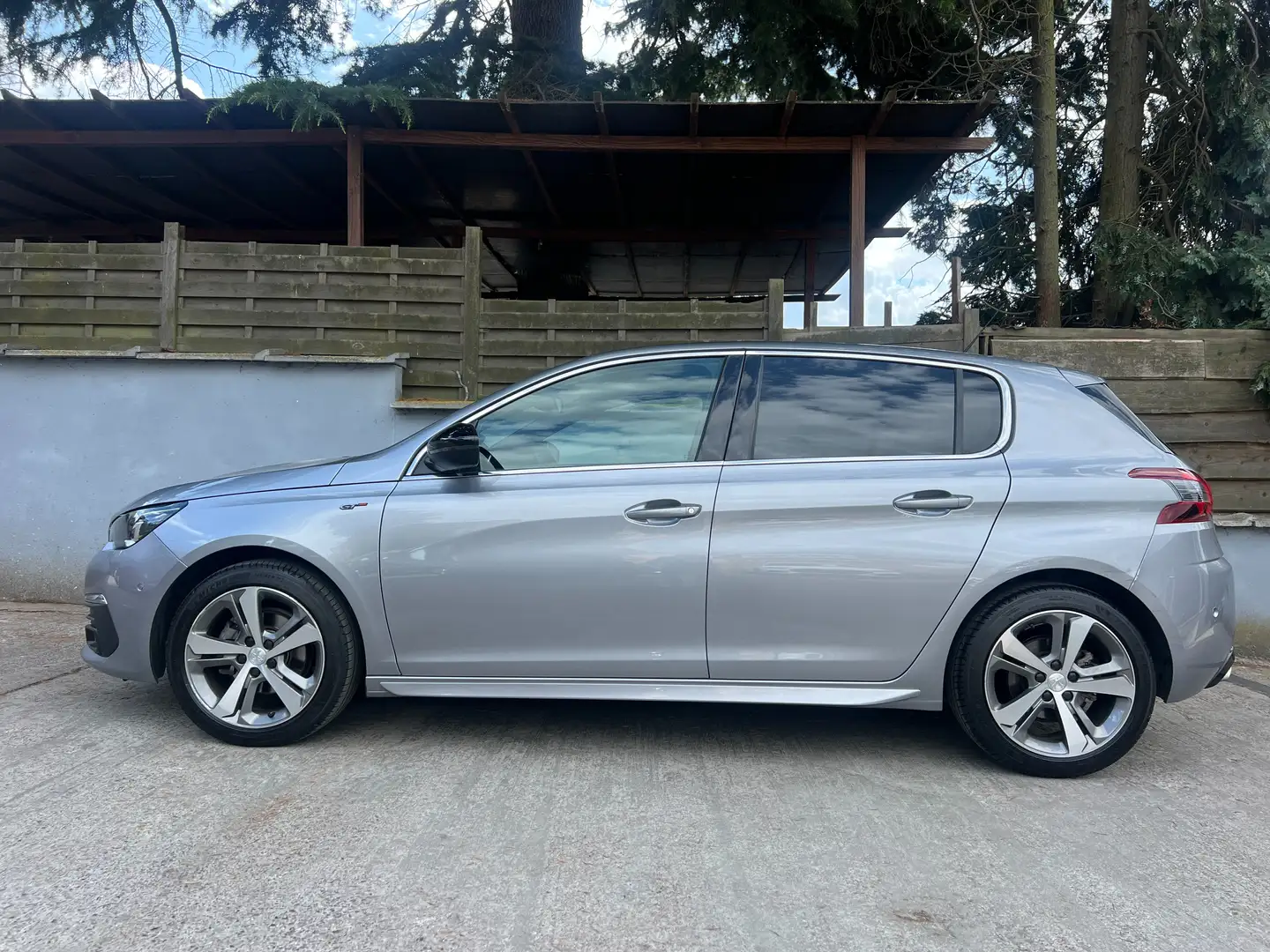 Peugeot 308 1.2 PureTech GT Line   Automatique full option Grau - 2
