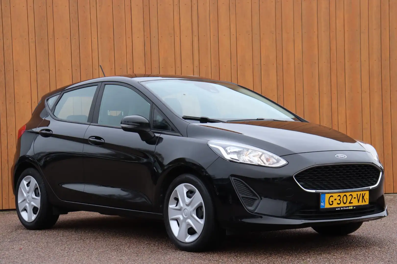 Ford Fiesta 1.1 Trend org. NL-auto navigatie Zwart - 2