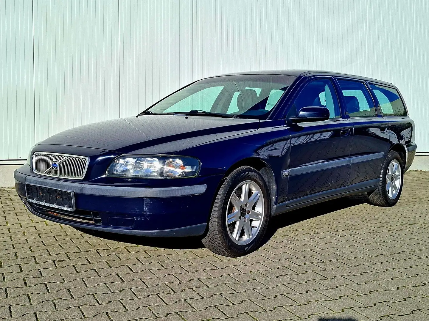 Volvo V70 2.4 + Tüv Blau - 1