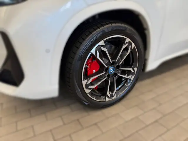 BMW iX1 view 3