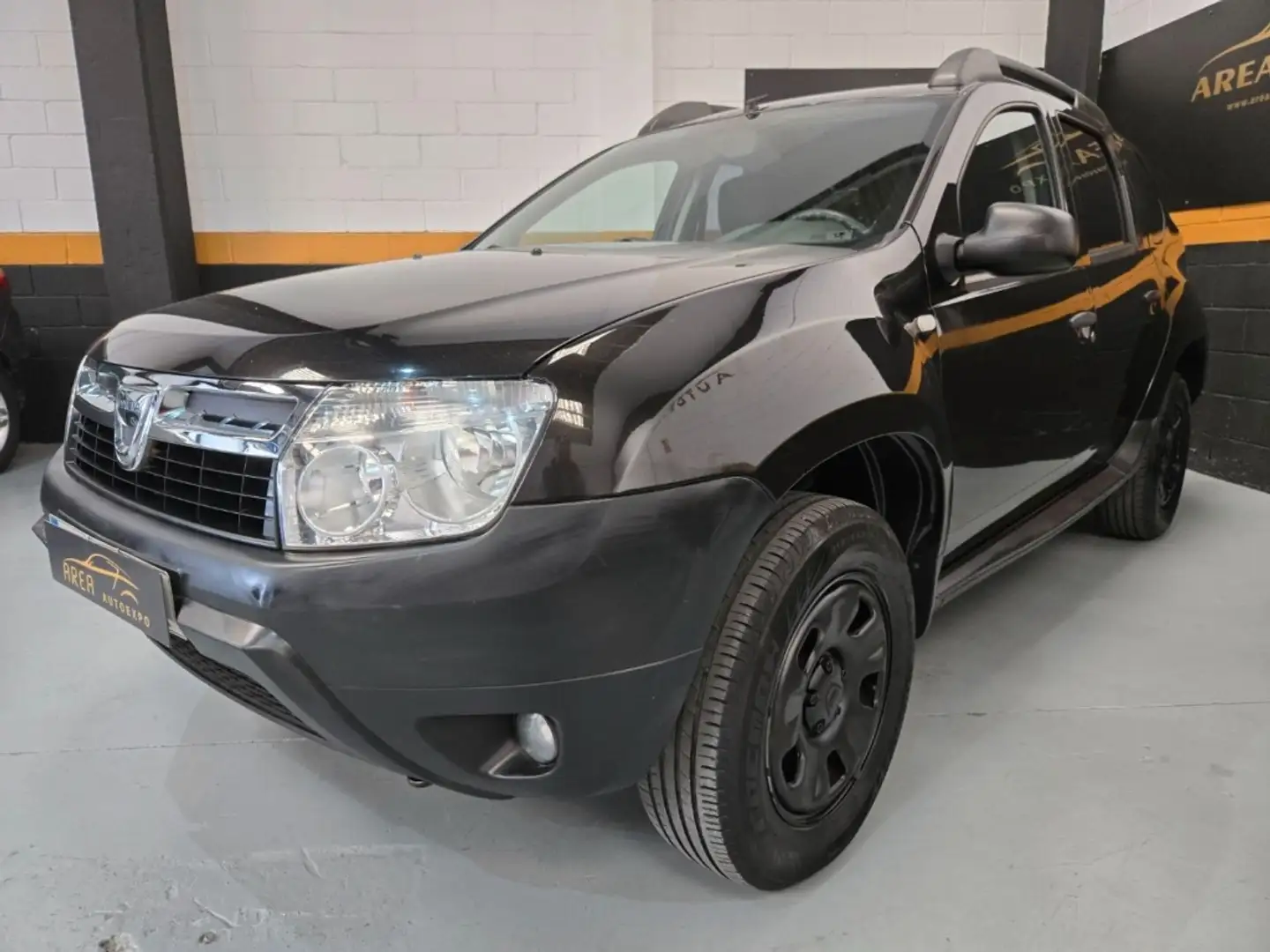 Dacia Duster 1.5dCi Ambiance 4x2 90 Hnědá - 1