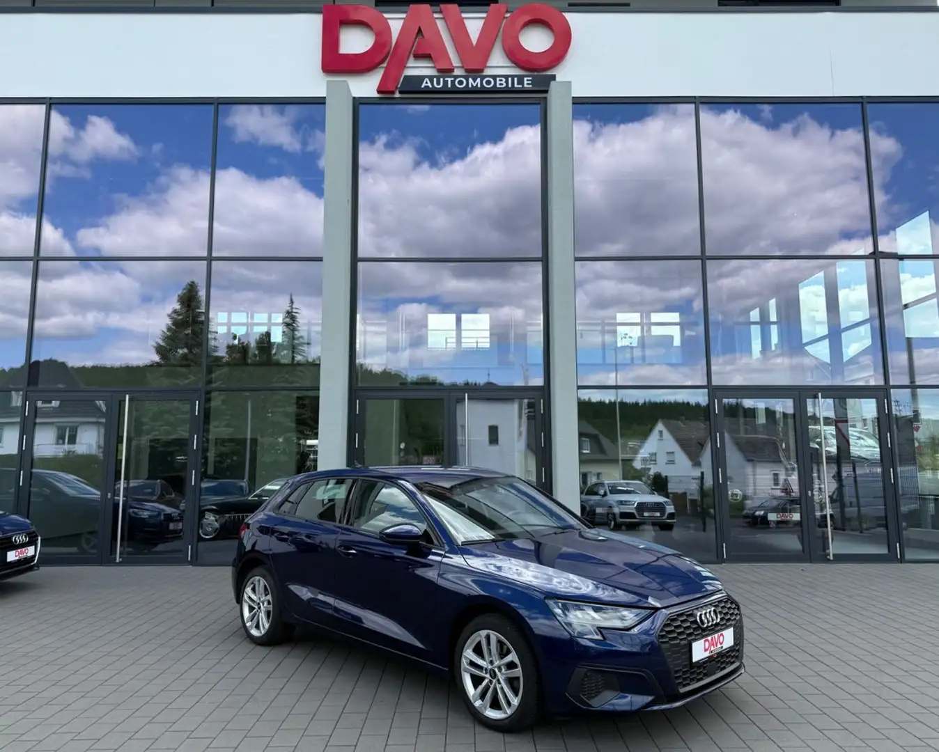 Audi A3 Sportback 40 TFSI e sport/R-Kamera Bleu - 1