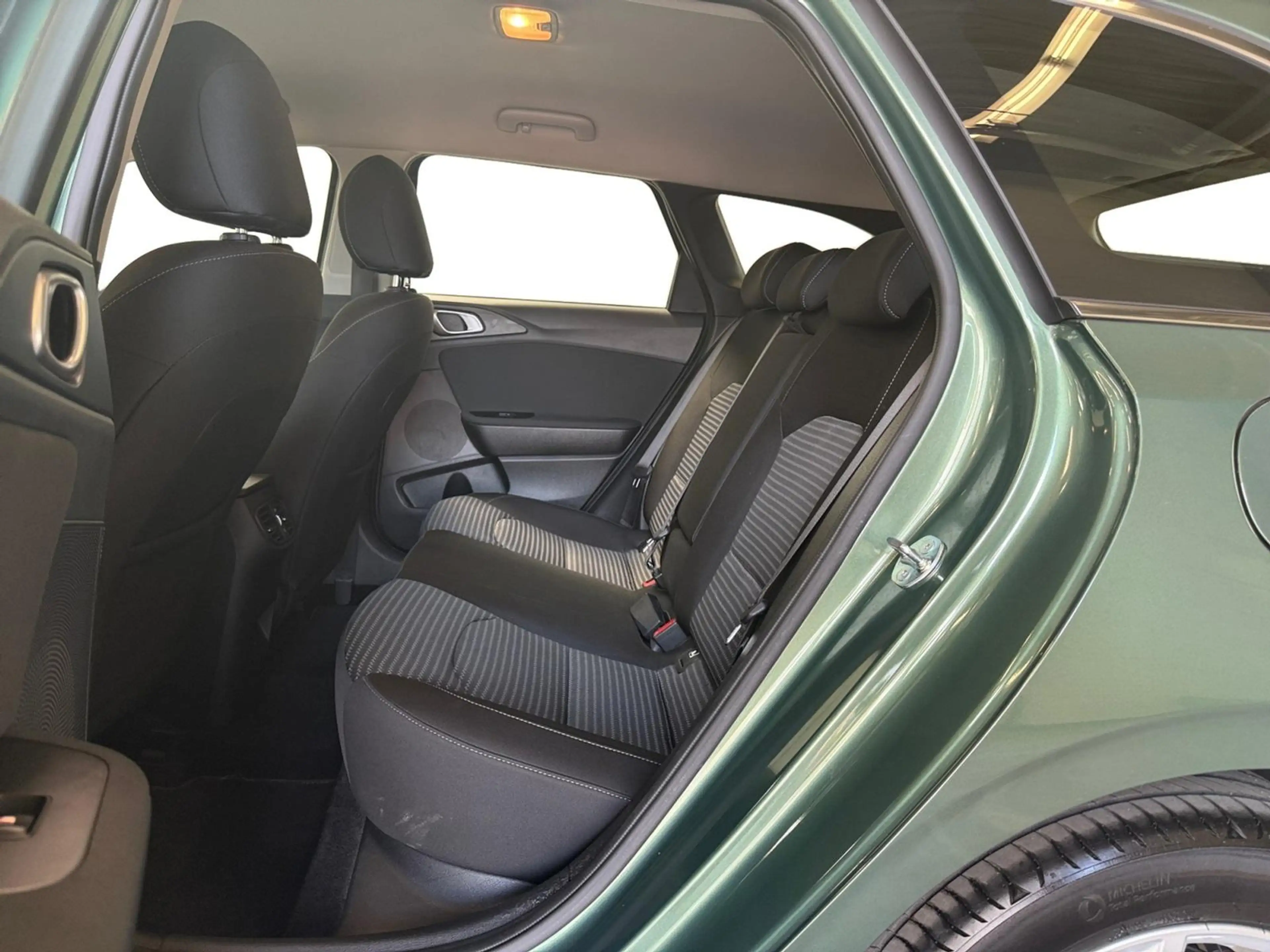 Kia Ceed SW / cee'd SW Sportswagon 1.5 T-GDi DynamicLine I Navi I Carplay — photo 13