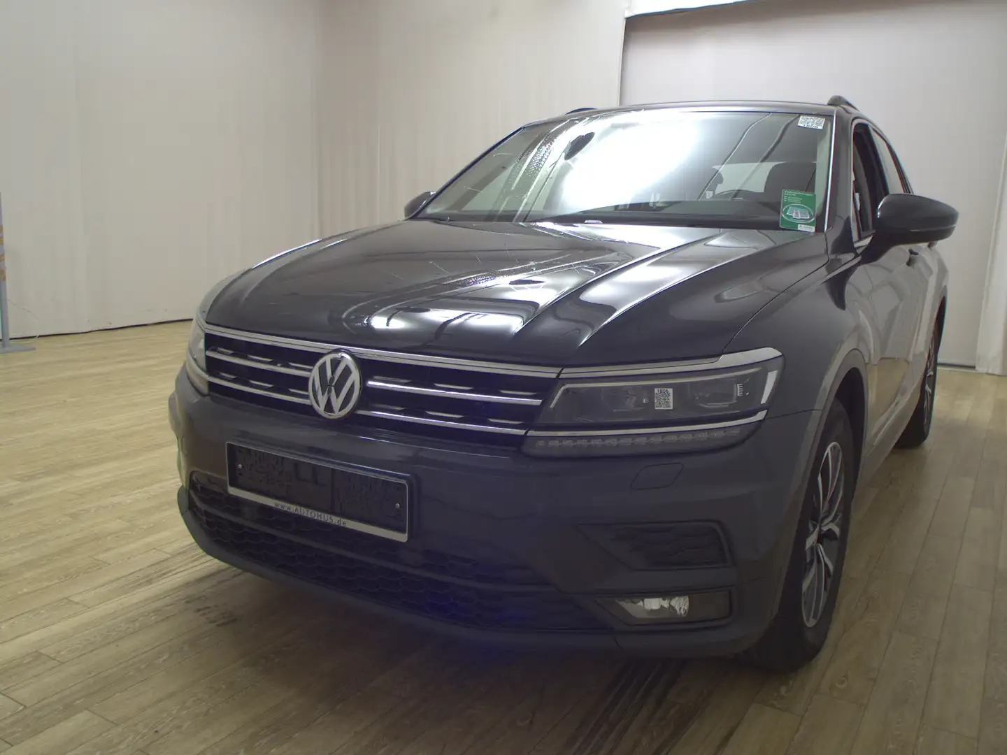 Volkswagen Tiguan 2.0 TDI Comf. Navi LED AID PDC Shz Gris - 2