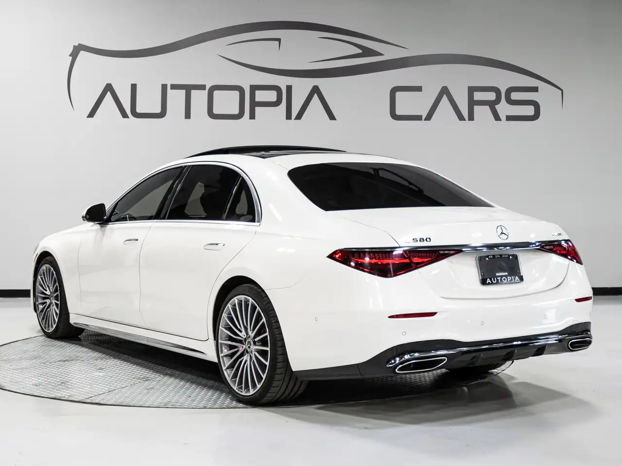 Mercedes-Benz S-Class снимка Mercedes-Benz S-Class