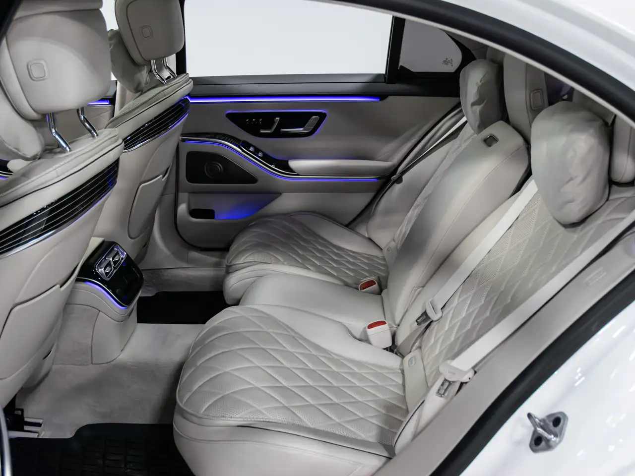Mercedes-Benz S-Class снимка Mercedes-Benz S-Class